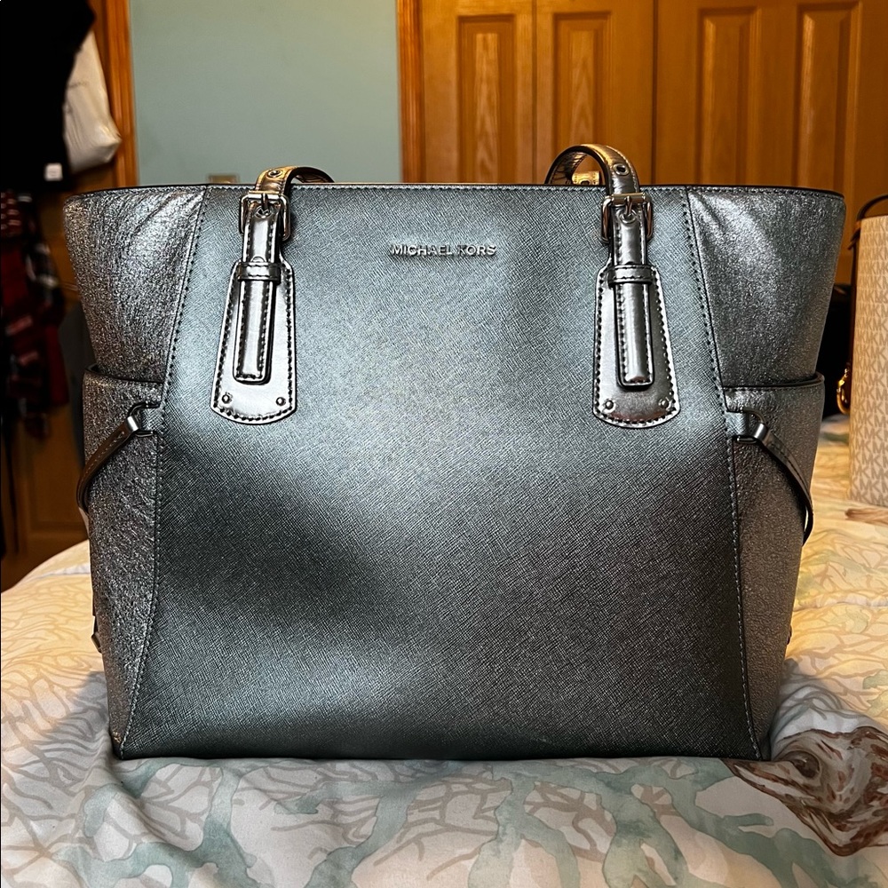 EUC Michael Kors Metallis Silver Jet Set Tote